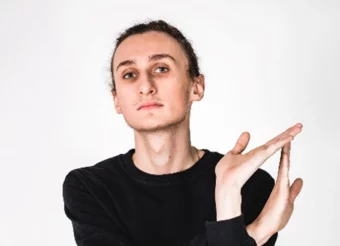 Na káve so Sebastiánom Adamcom